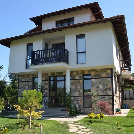 Zapovedni Rai Pensión 4*