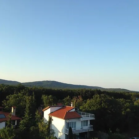 Guest house Zapovedni Rai 4*